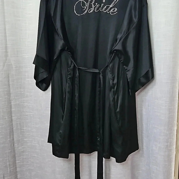 VS BRIDE ROBE - Picture 2 of 13